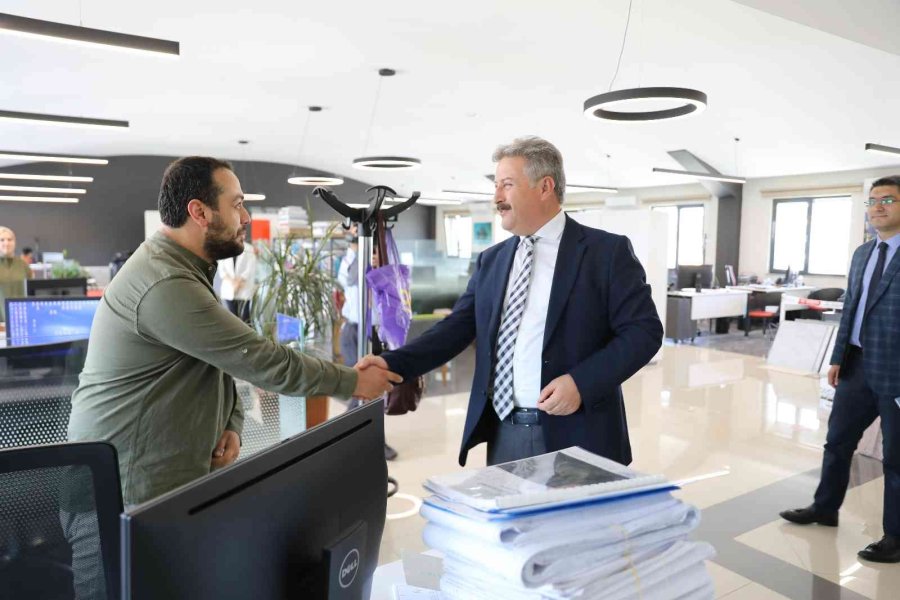 Başkan Palancıoğlu, Belediye Personelleriyle Bayramlaştı