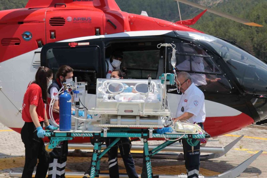 Helikopter Erken Doğan Prematüre Bebek İçin Havalandı