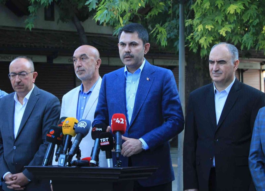 Bakan Kurum Bayram Namazını Konya’da Kıldı