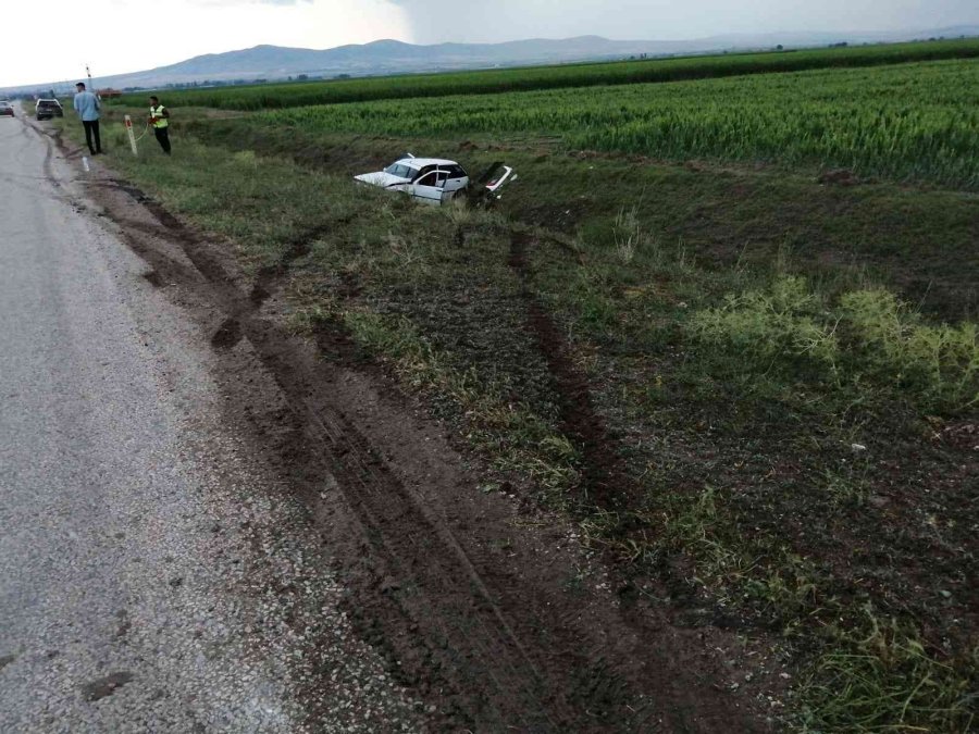 Aracıyla Yoldan Çıkan Sürücü Yaralandı