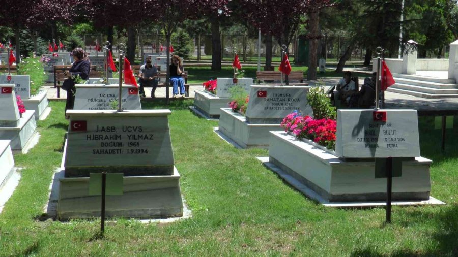 96 Yaşında Şehit Torununa Koştu