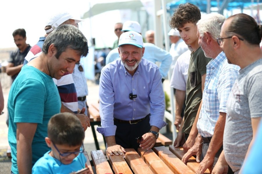 Başkan Çolakbayrakdar, Türkiye’ye Örnek Olan Kurban Yerinde Vatandaşlarla Bayramlaştı