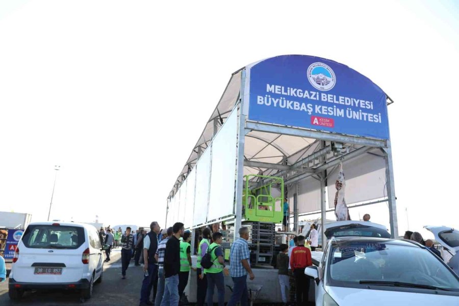 Başkan Palancıoğlu Kurban Pazarındaki Vatandaşlarla Bayramlaştı