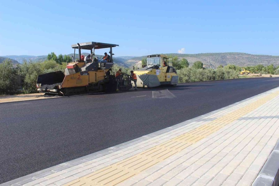 Silifke’de Asfalt Çalışması Sürüyor