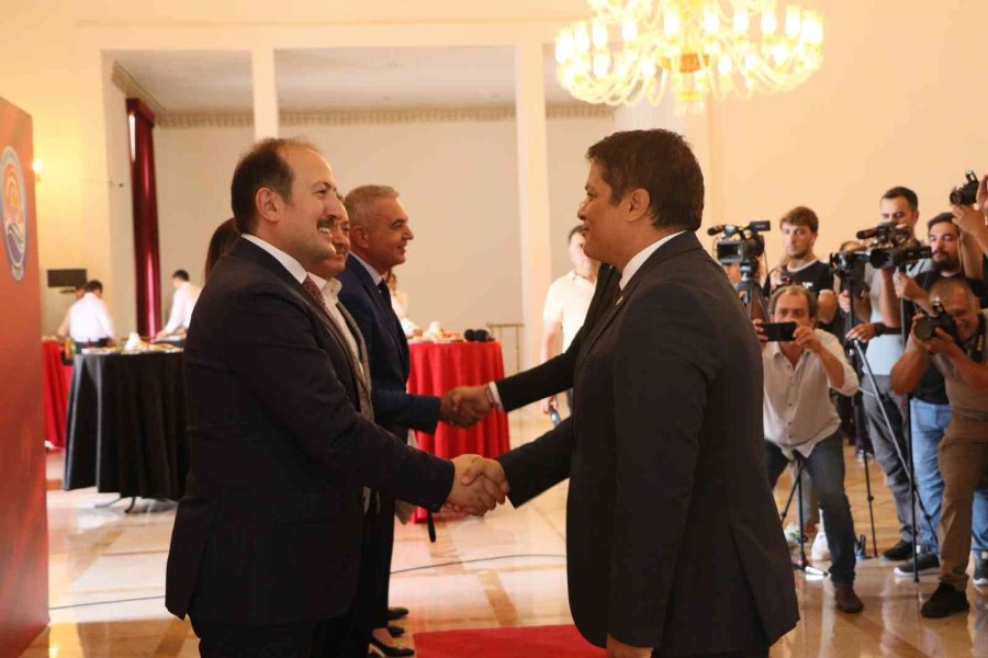 Vali Pehlivan, Kamu Görevlileriyle Bayramlaştı