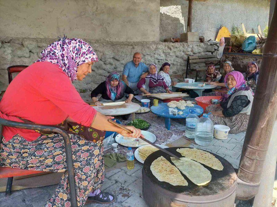 Gemiç’te Yıllardır Süren Güzel Bir Gelenek