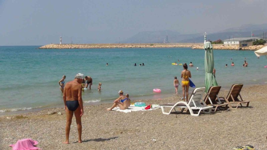 Bayramda Sahiller Boş Kaldı, Ruslar Denizin Tadını Çıkardı