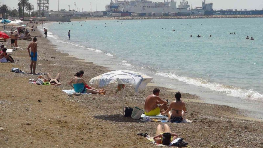 Bayramda Sahiller Boş Kaldı, Ruslar Denizin Tadını Çıkardı