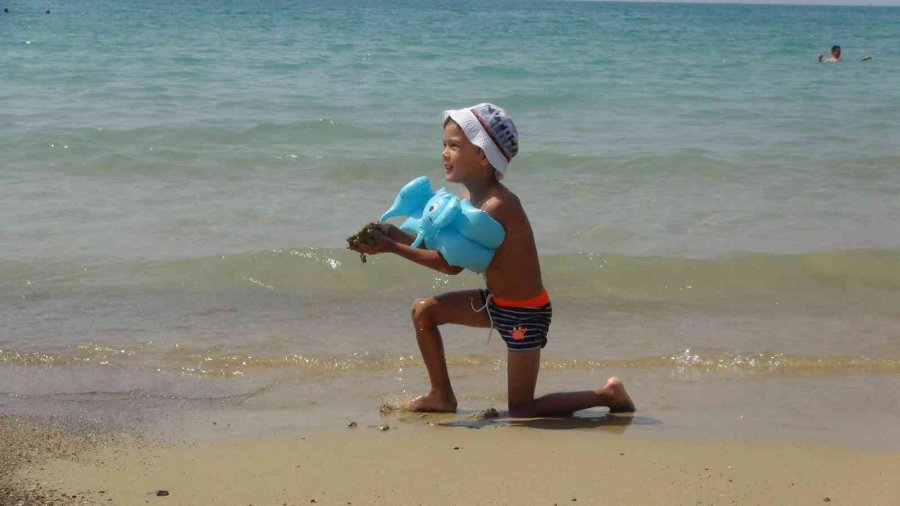 Bayramda Sahiller Boş Kaldı, Ruslar Denizin Tadını Çıkardı