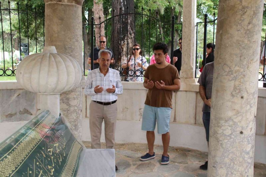 Pinhani Grubu’ndan Nasreddin Hoca’nın Türbesine Ziyaret