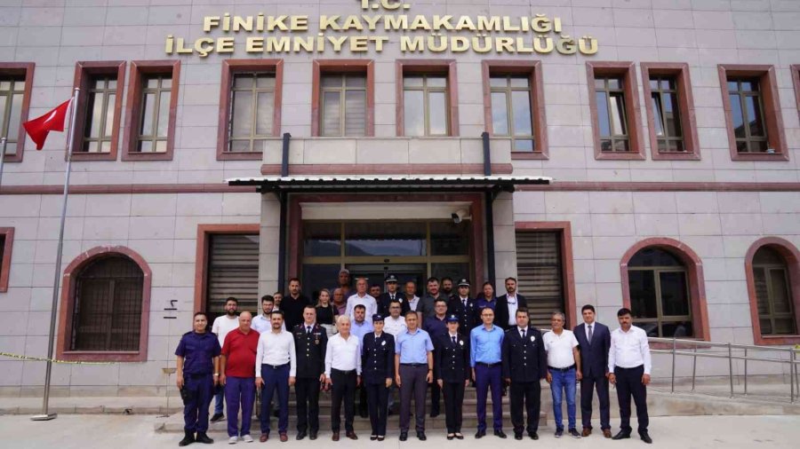 Finike’de Bayramlaşma Töreni Düzenlendi