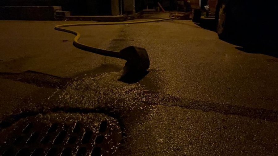 Sağanak Yağış Sonrası Apartman Garajına Biriken 50 Ton Su Tahliye Edildi