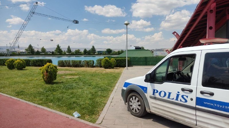 Serinlemek İçin Havuza Giren Kardeşler, Boğulmaktan Son Anda Kurtarıldı