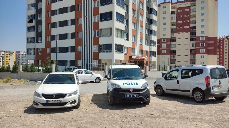 63 Yaşındaki Kadın Odasında Ölü Bulundu