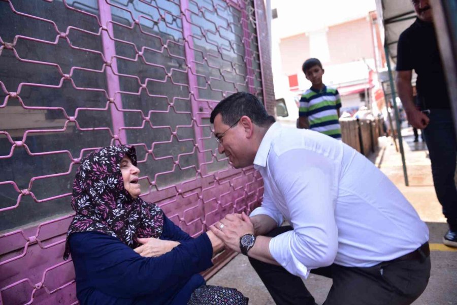 Başkan Tütüncü Kurban Kesim Yerlerinde Vatandaşlarla Bayramlaştı