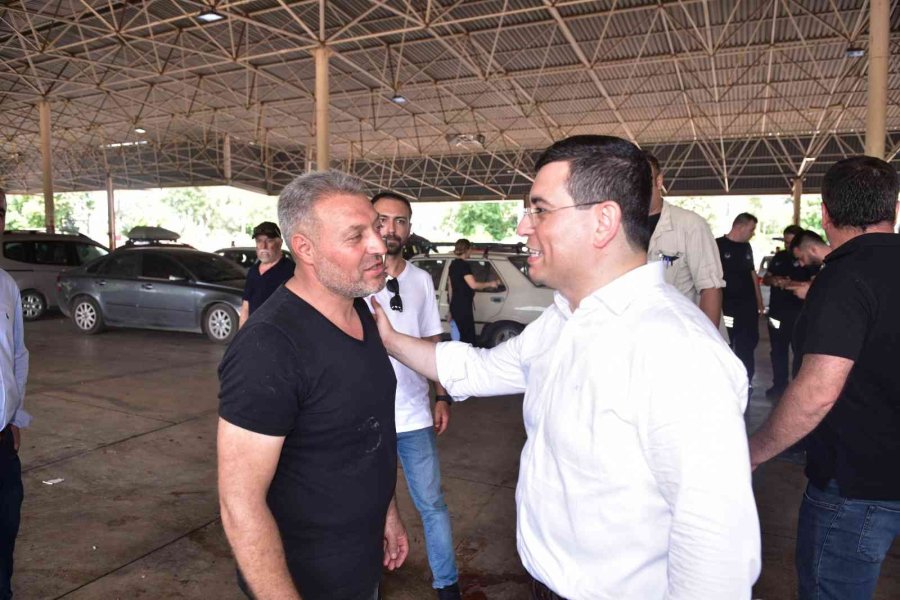 Başkan Tütüncü Kurban Kesim Yerlerinde Vatandaşlarla Bayramlaştı