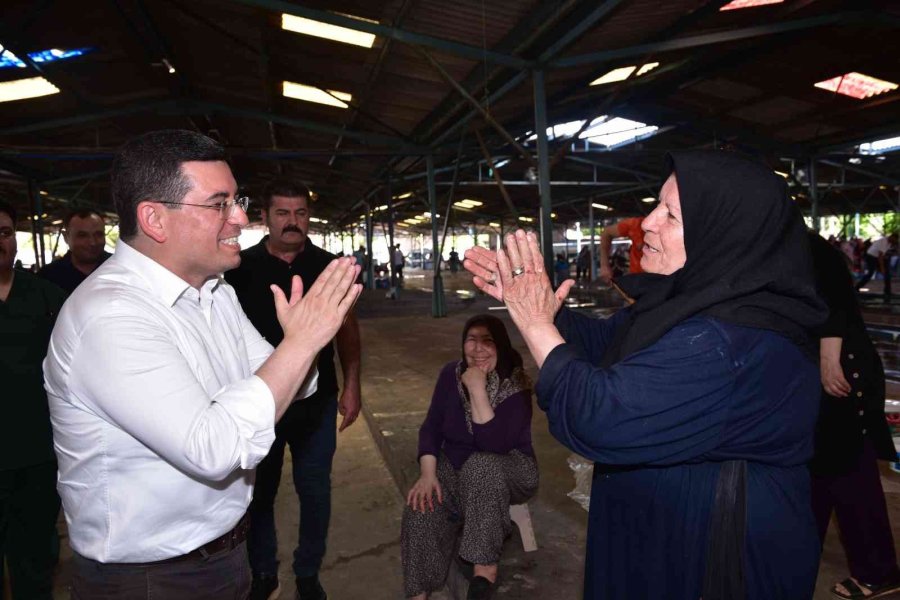 Başkan Tütüncü Kurban Kesim Yerlerinde Vatandaşlarla Bayramlaştı