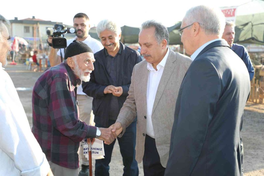 Başkan Yalçın Ve Kaymakam Dönmez Kurban Pazarını Ziyaret Etti