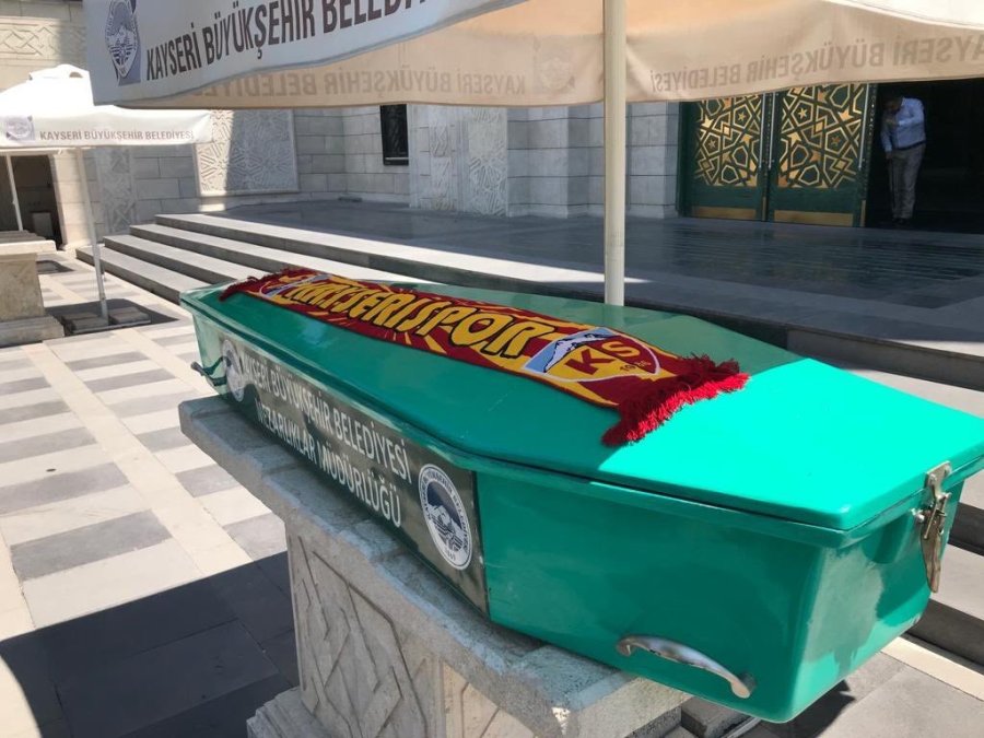 Kayserispor’un 93 Yaşındaki Taraftarı Muhittin Laçin, Hayatını Kaybetti