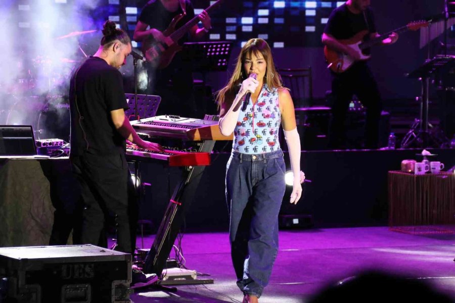 Nasreddin Hoca Şenliği’nin Finalini Bengü Yaptı