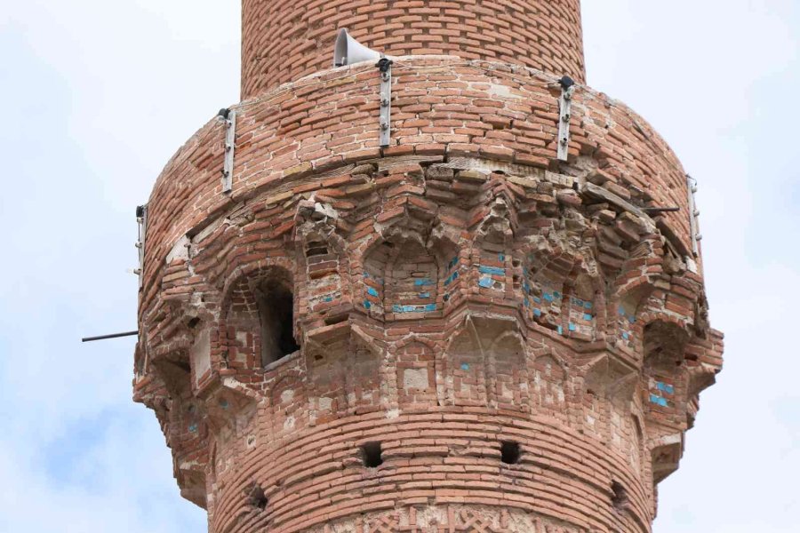 Sellerin Yıkamadığı Eğri Minare Asırlardır Ayakta