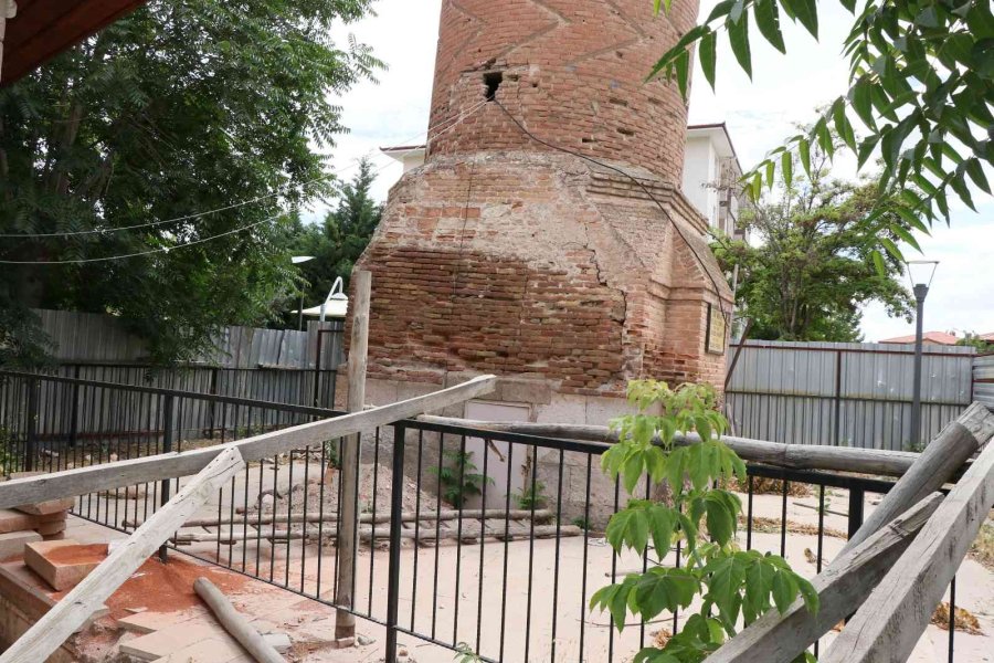 Sellerin Yıkamadığı Eğri Minare Asırlardır Ayakta