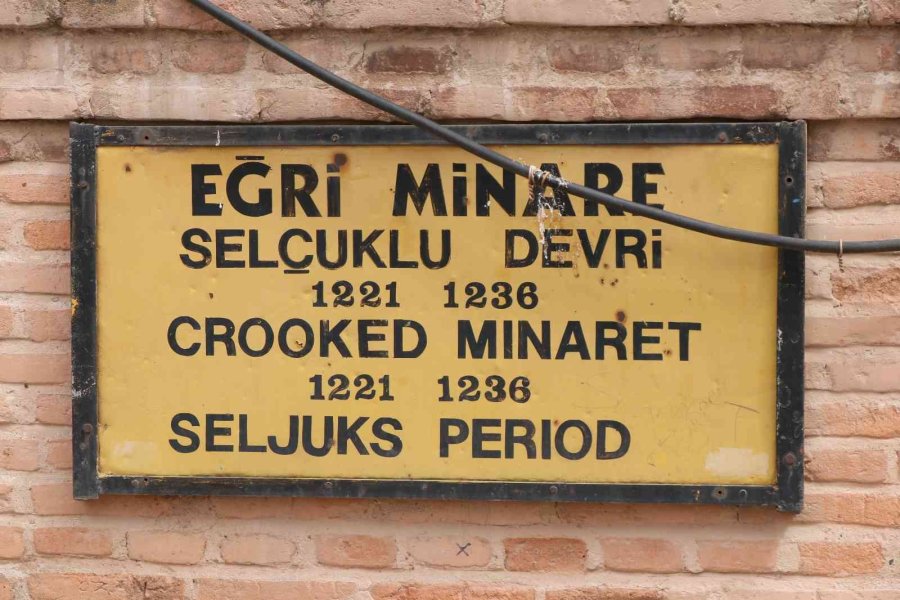 Sellerin Yıkamadığı Eğri Minare Asırlardır Ayakta