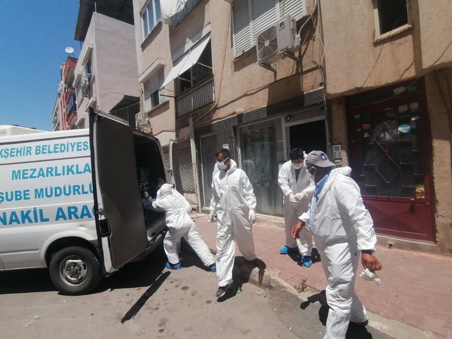 Geçen Yıl Evinde Çıkan Yangında Yaralanan Yaşlı Adam Evinde Ölü Bulundu