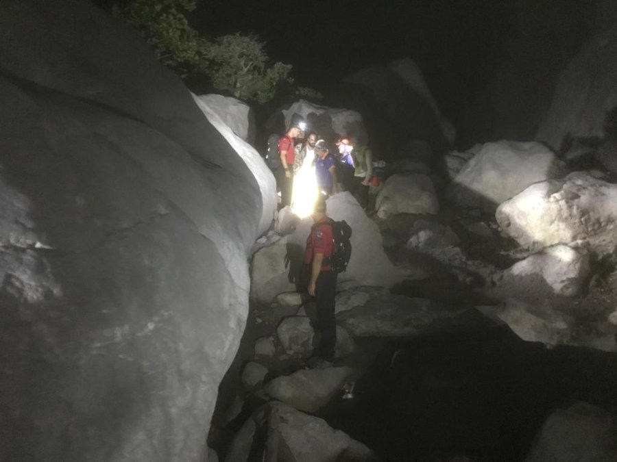 Yolunu Kaybeden 3 Kişi Jandarma Tarafından Kurtarıldı