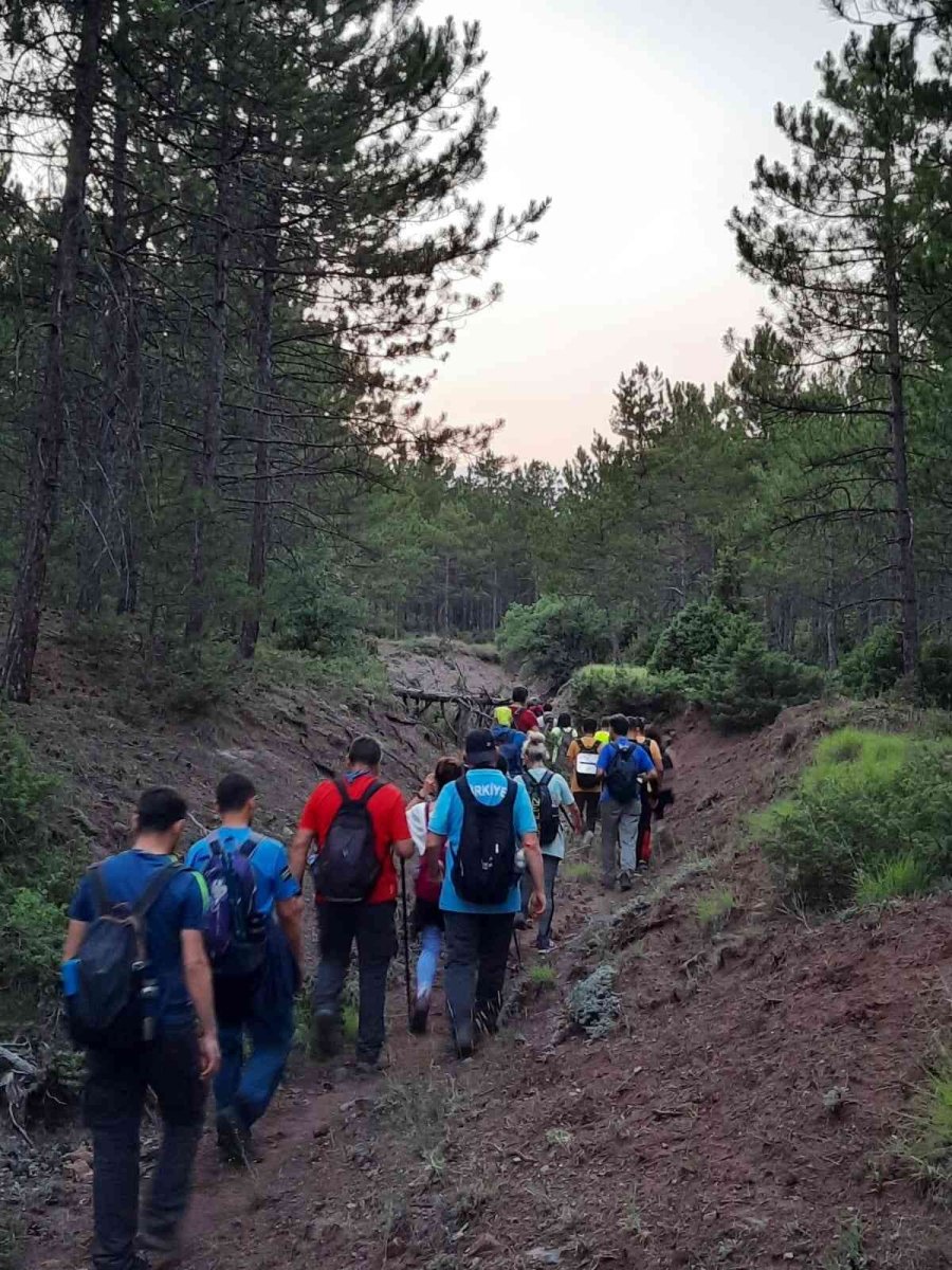 Doğa Sporcularından 10 Kilometrelik Gece Yürüyüşü