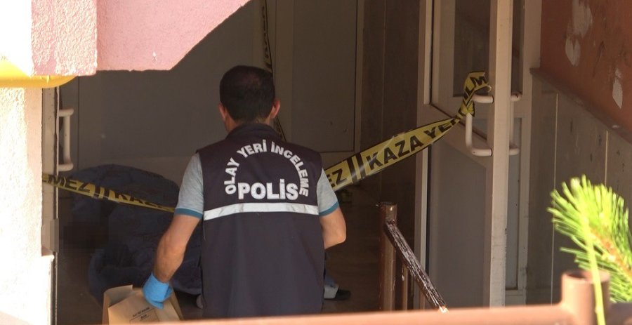 Tartıştığı Komşusunu Sırtından Vurarak Öldürdü