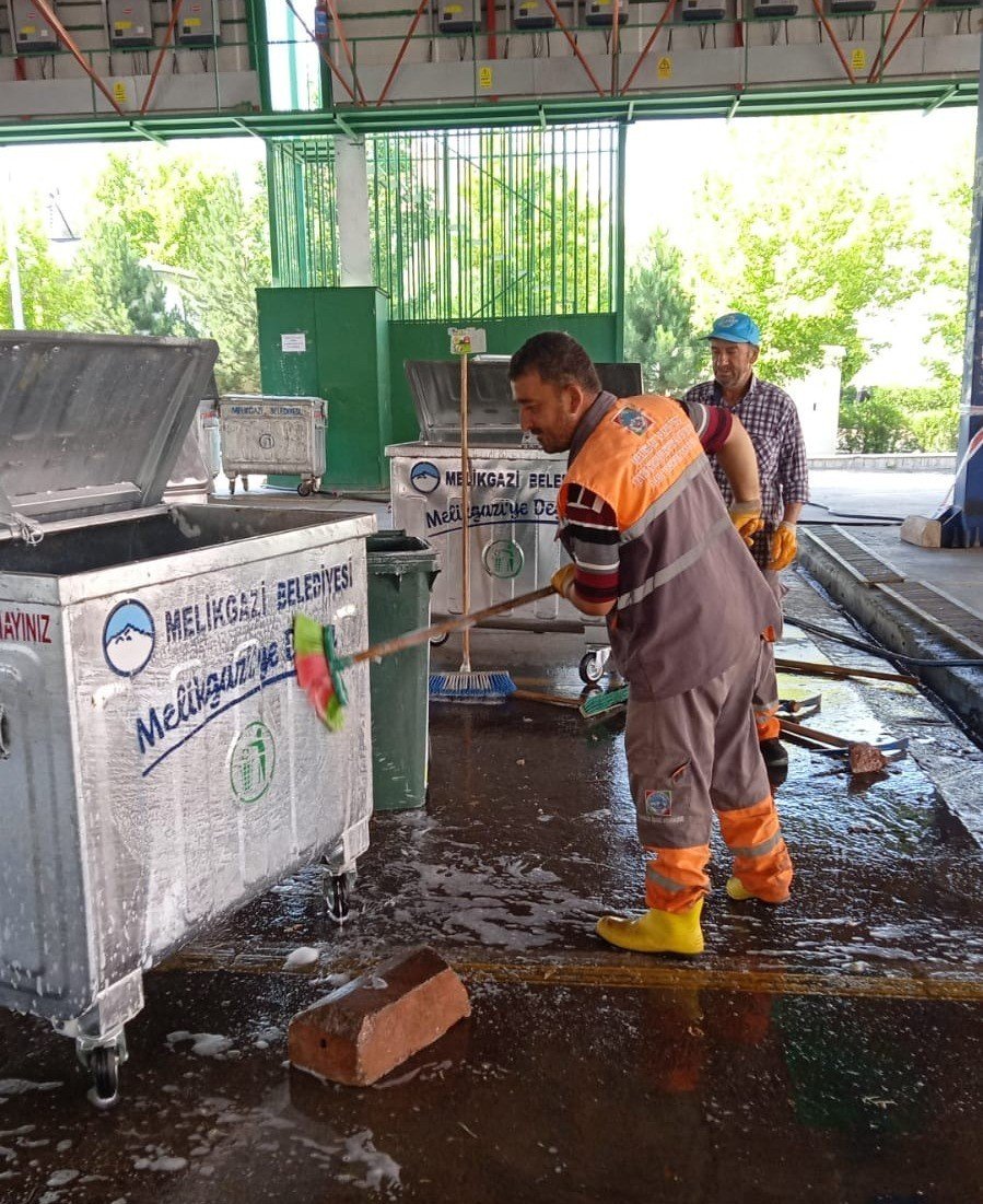 Melikgazi, Kurban Kesimi Sonrasında Pırıl Pırıl Temizleniyor