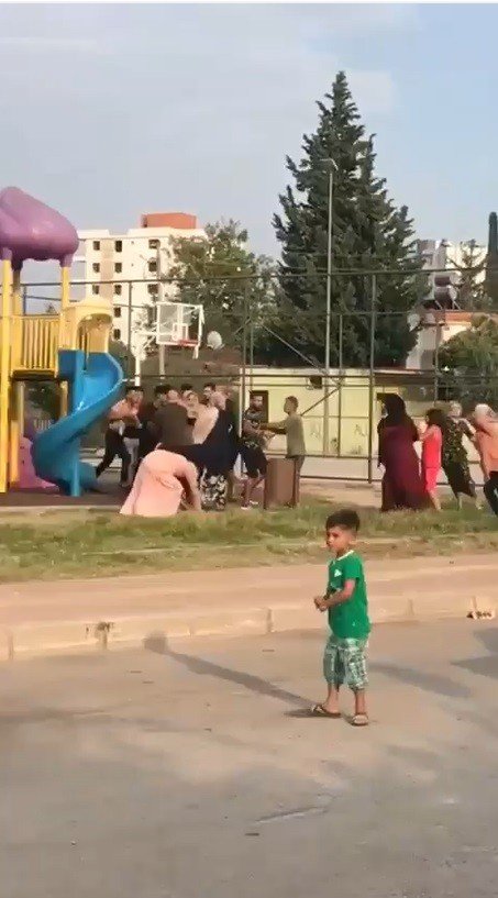 Kadınların Kavgası Erkekleri Aratmadı, Olan Çocuklara Oldu