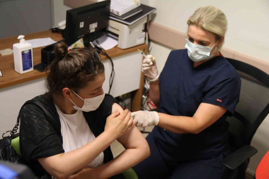 Bakan Koca’nın Çağrısının Ardından Hatırlatma Dozu Randevuları Doldu