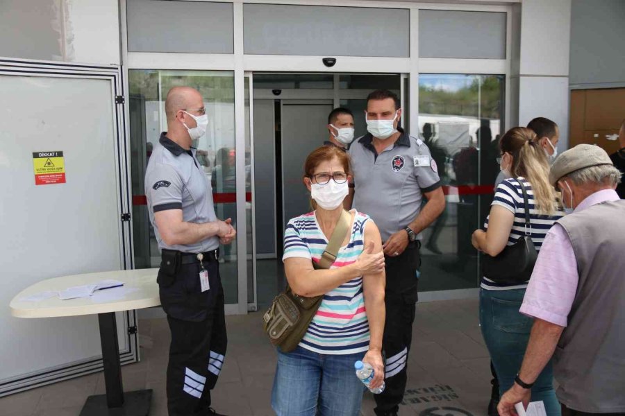 Bakan Koca’nın Çağrısının Ardından Hatırlatma Dozu Randevuları Doldu