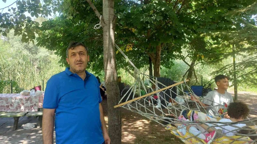 Bayramın Son Gününde Güneşli Havanın Tadını Mangal Yakarak Çıkardılar