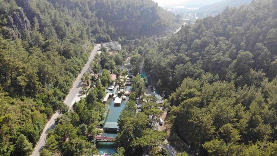 Alanya’nın Bunaltıcı Sıcağından Kaçanların İlk Durağı Buz Gibi Suyuyla Dim Çayı Oldu