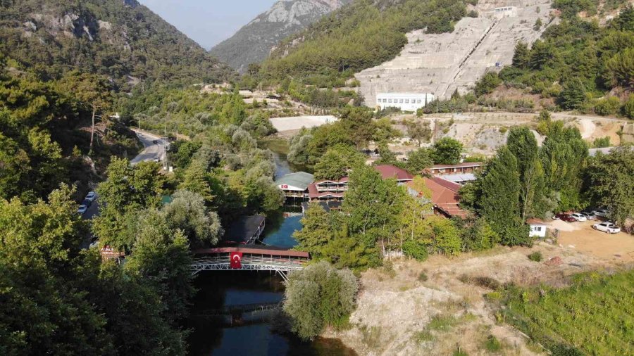 Alanya’nın Bunaltıcı Sıcağından Kaçanların İlk Durağı Buz Gibi Suyuyla Dim Çayı Oldu