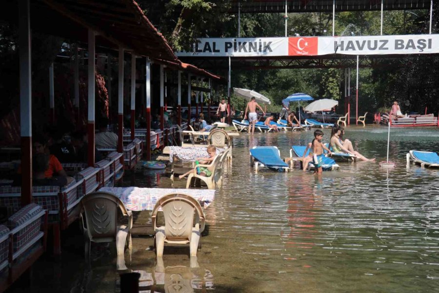 Alanya’nın Bunaltıcı Sıcağından Kaçanların İlk Durağı Buz Gibi Suyuyla Dim Çayı Oldu