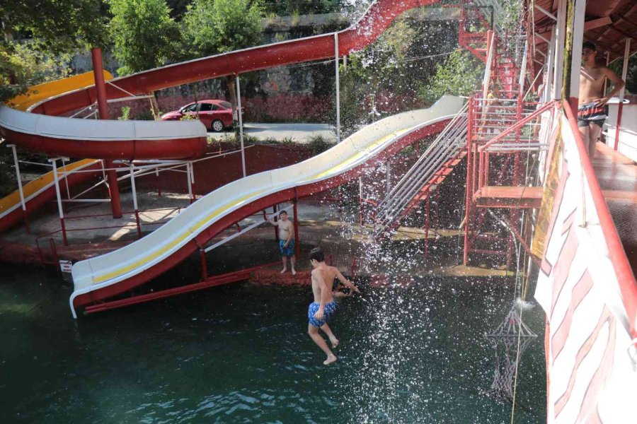 Alanya’nın Bunaltıcı Sıcağından Kaçanların İlk Durağı Buz Gibi Suyuyla Dim Çayı Oldu