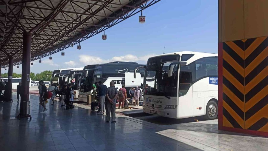 Bayramın Son Gününde Otogar Sessiz Kaldı