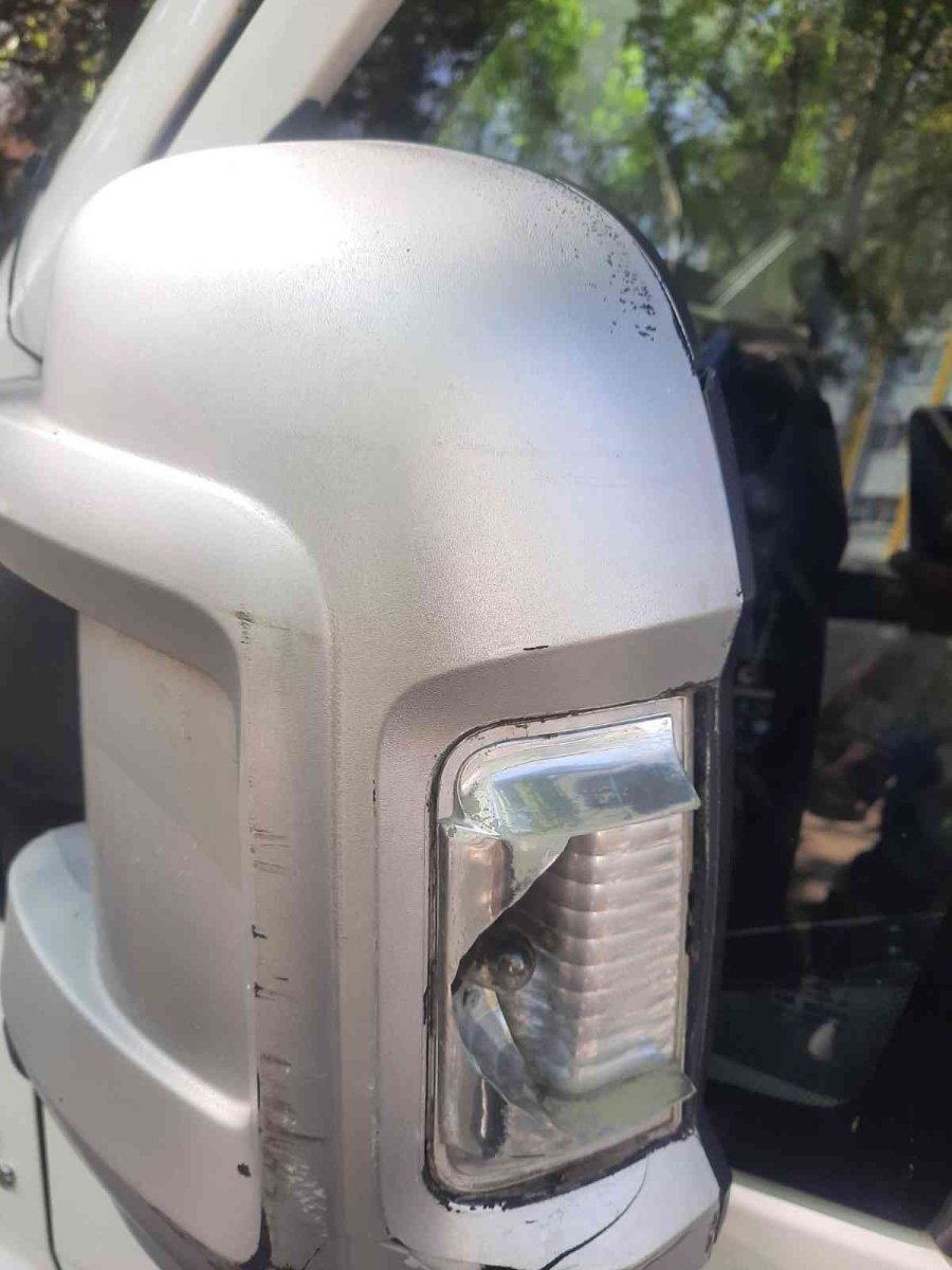 2 Bin 300 Liralık Hasar İçin 10 Lira Bırakıp Gitti