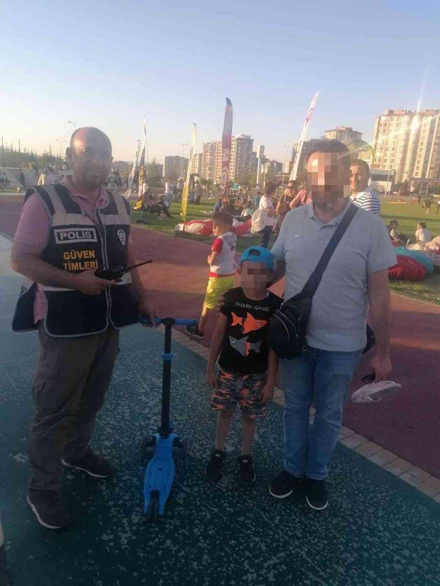 Kaybolan Çocuk Güven Timleri Sayesinde Ailesine Kavuştu