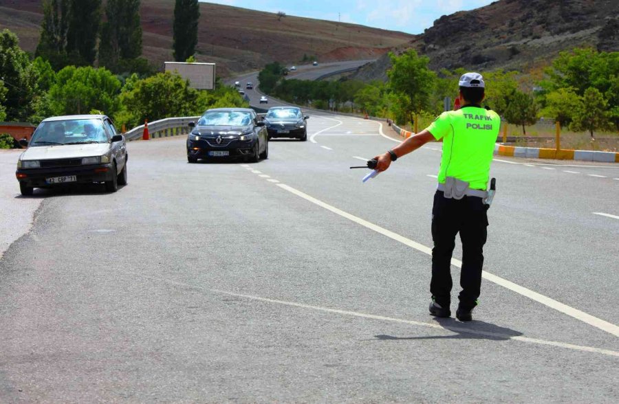 Konya Polisinden Tatil Dönüşündeki Sürücülere Mola Uyarası