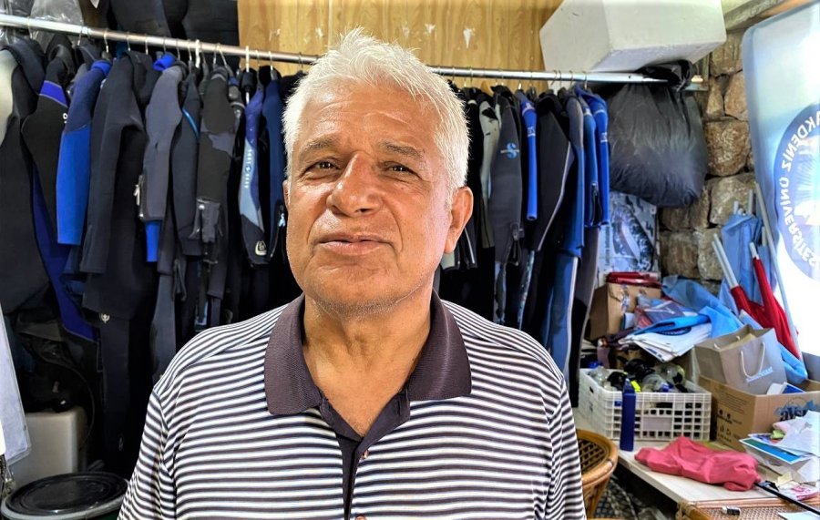 Yumurtlayan Carettaya Flaşlı Cep Telefonu Eziyeti