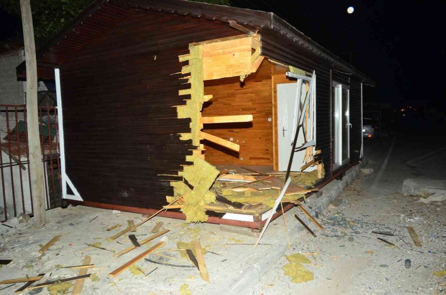 Kulübeye Çarpan Araç Takla Attı: 1 Yaralı