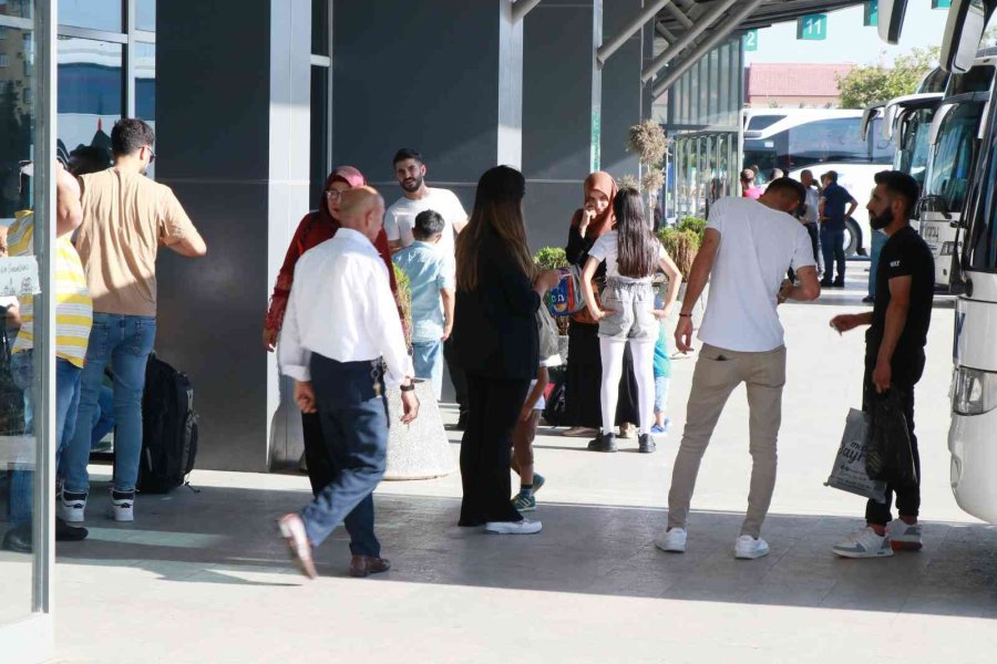 Bayram Tatilinin Ardından Otogarda Dönüş Yoğunluğu