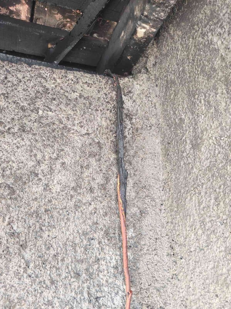 Şase Yapan Kablo Barakada Yangın Çıkarttı