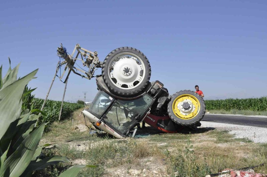 Devrilen Traktörün Altında Ezilmekten Kabin Sayesinde Kurtuldu
