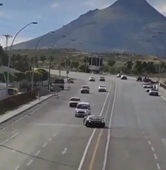 Lüks Otomobille Drift Terörü Kamerada